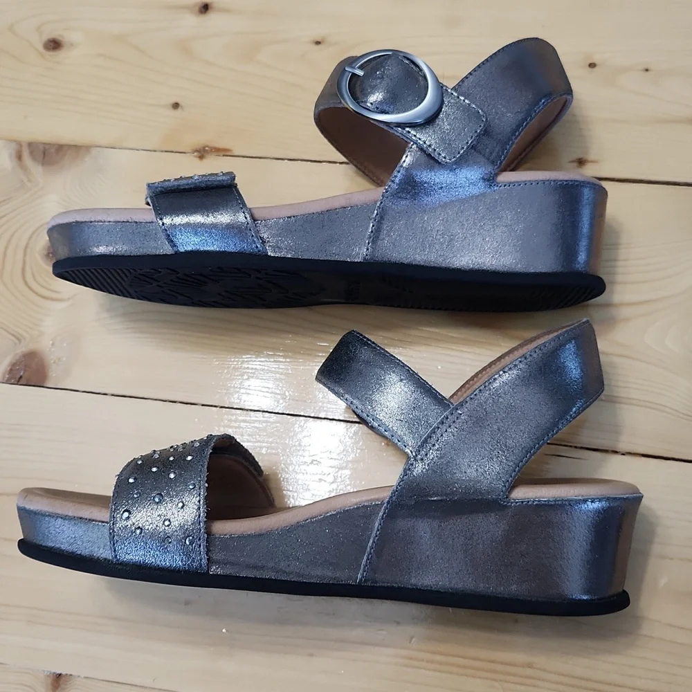 Brioso Huntley Sandals Comfort Metallic Covered Wedge in Pewter Size 9.5 - Picture 17 of 17